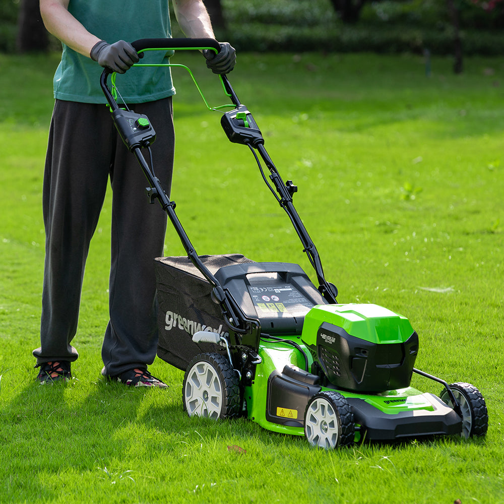 POWERALL 48V (24V x 2) sekačka na trávu s pojezdem 46cm - 2x baterie 4Ah